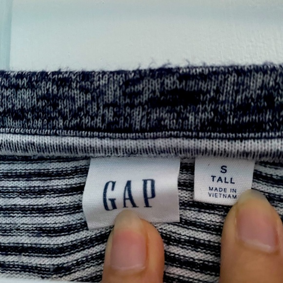 GAP Women’s Long-Sleeve Shirt - Picture 4 of 4